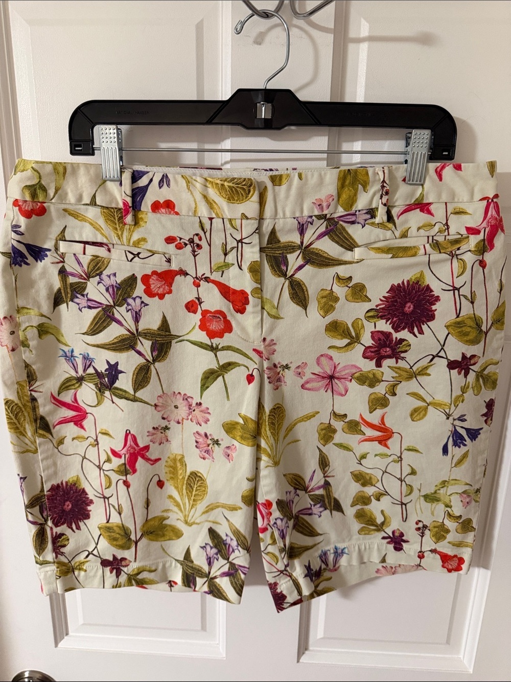 Lands' End Women’s botanical floral chino shorts 9 inch inseam Size 12 petite